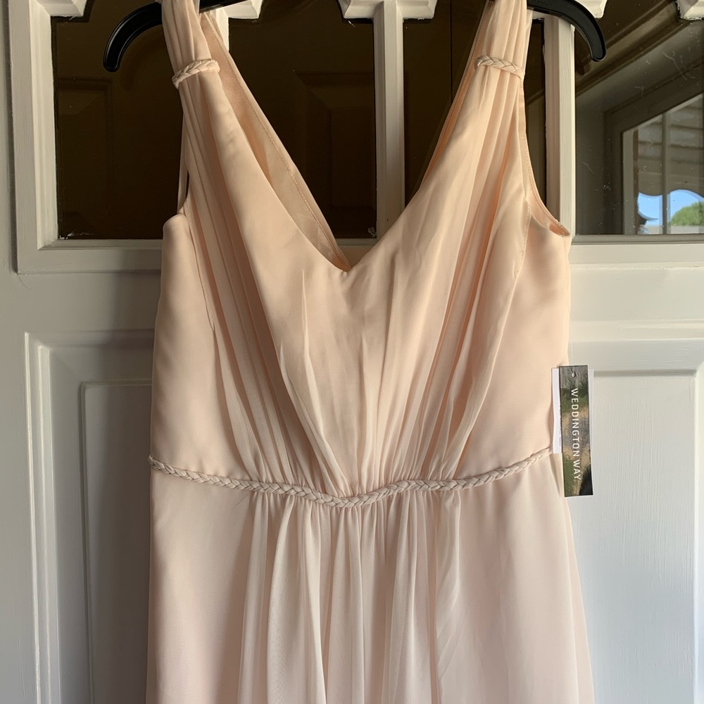 Wedding dress - Picture 3 of 10